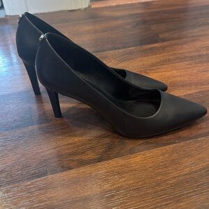 Michael kors black heels